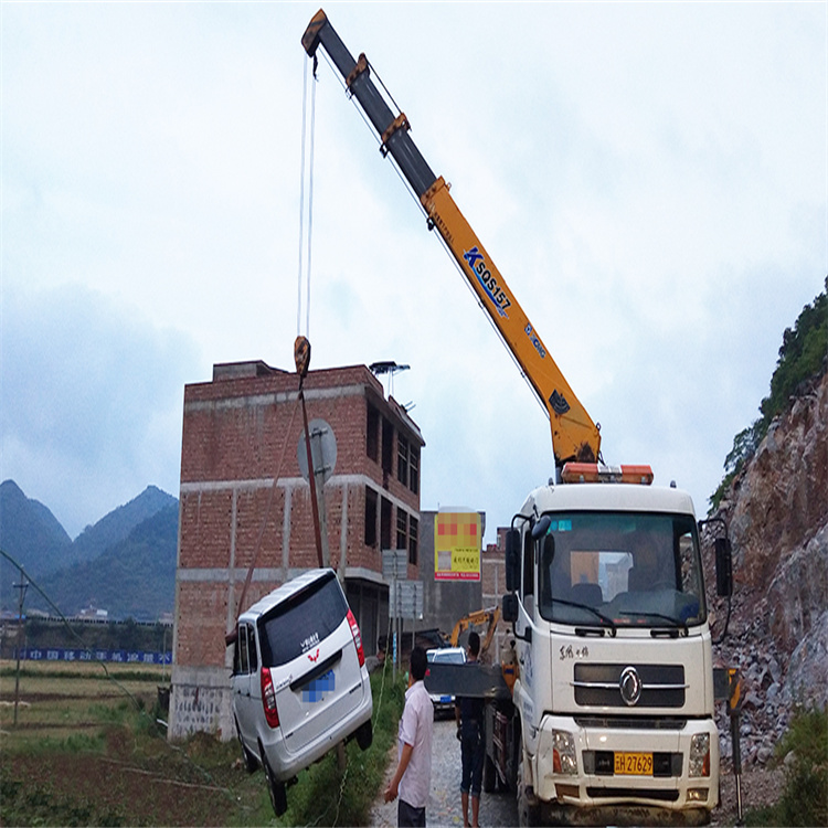 铜仁道路交通事故救援吊装案例